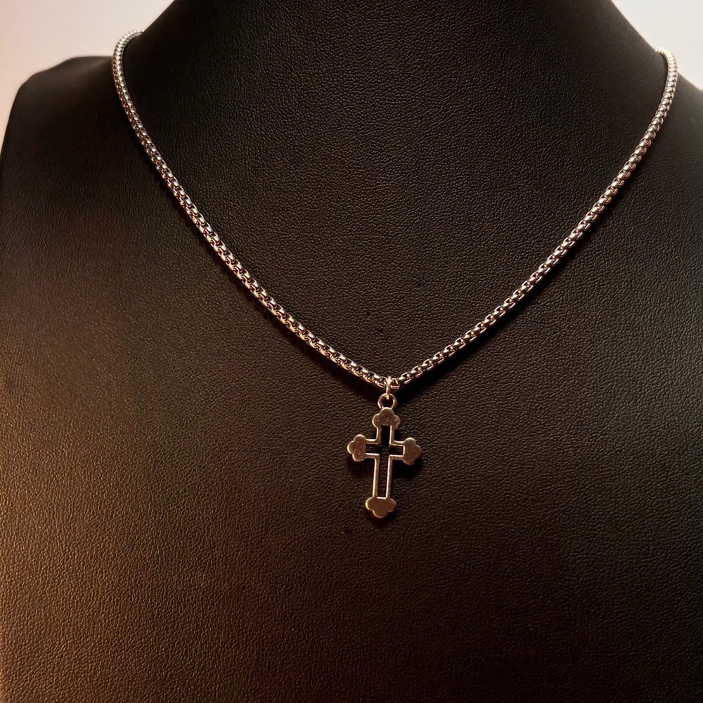 Cross Pendant Necklace Silver Box Chain Goth Dark Academia Minimalist 90s - Picture 2 of 6